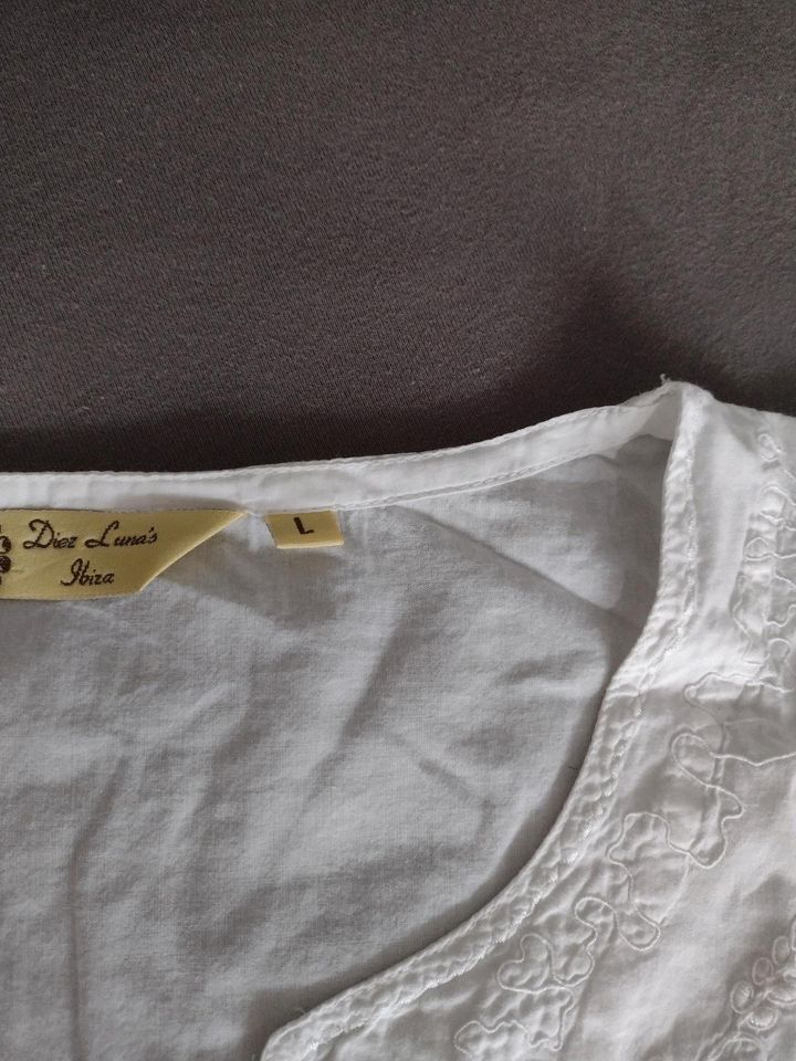 2 weiße , dünne Tunika Blusen , mit Stickerei ,weiß u.farbig in Iserlohn