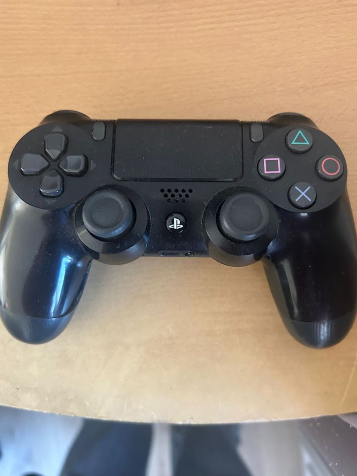 Biete meine ps4 an plus ein spiel in Bremerhaven