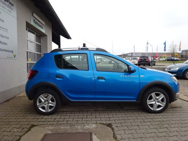 Dacia Sandero TCe 90  Stepway--Navi--1.Hand in Windsbach