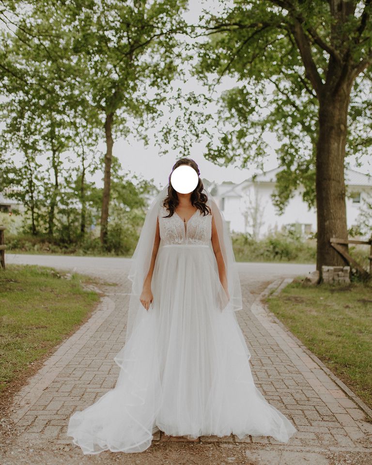 Hochzeitskleid in ivory in Hamburg