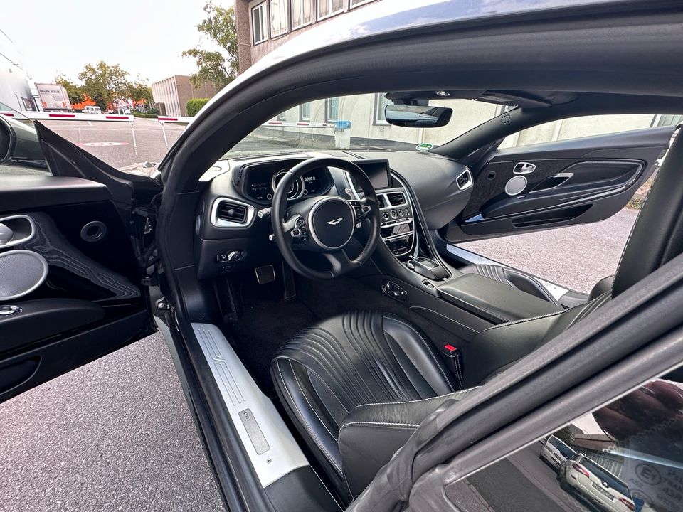 Aston Martin DB11 Coupe V12 608 Ps 2019 39TKM MWST ausweisbar in Düsseldorf