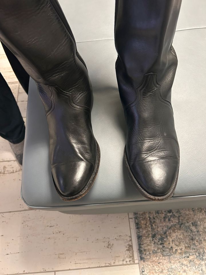 Cowboystiefel aus Leder in Hamburg