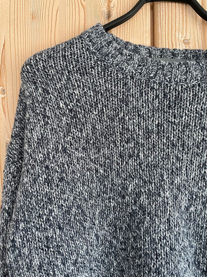 Pullover Pulli Strickpullover mit Rundhalsausschnitt Gr. S blau in Luhe-Wildenau