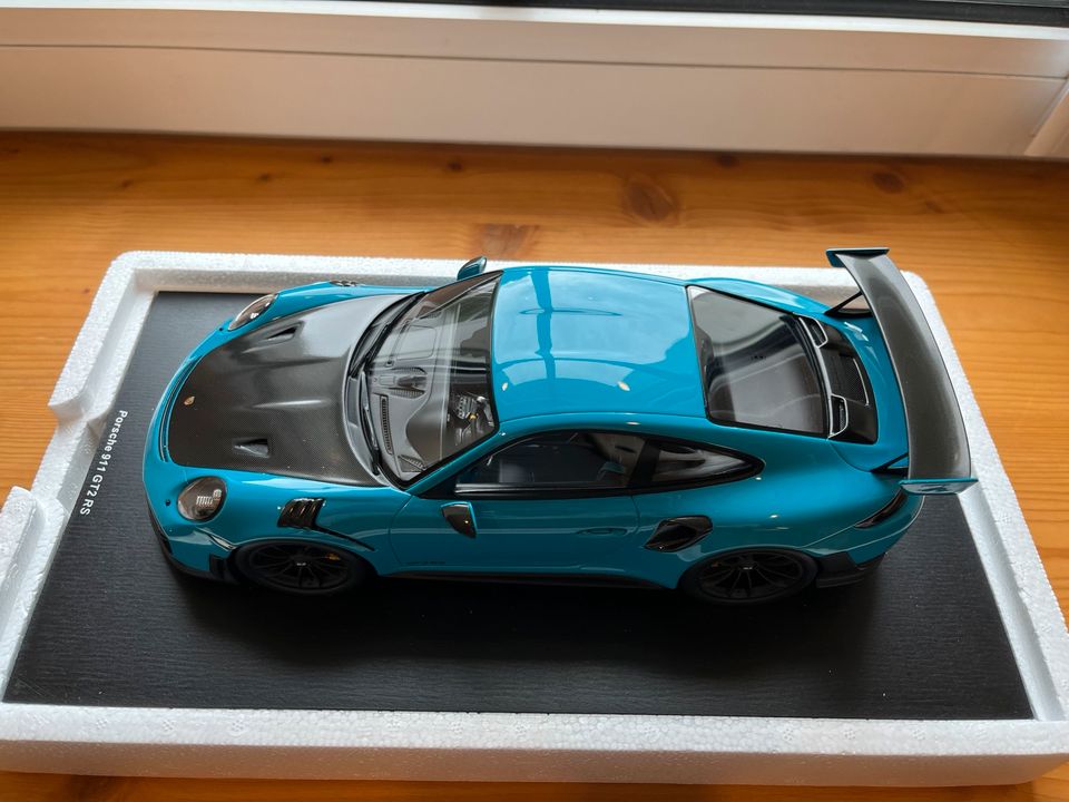 Spark Porsche 911 GT2 RS Miami Blue neuwertig 1:18 Ovp in Zwinge