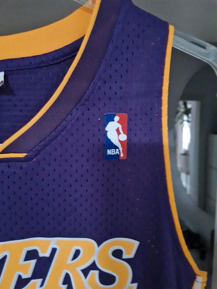 Kobe Bryant Trikot Mitchell Ness Lakers NBA Jersey M neu in Bielefeld