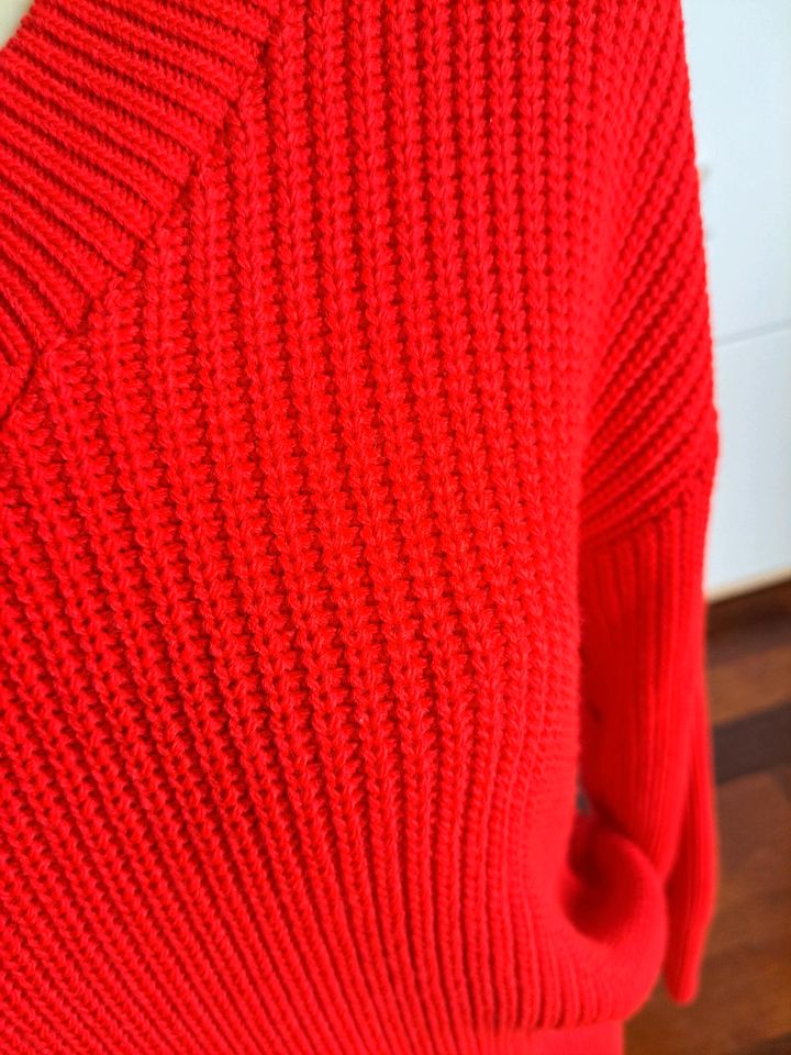 Pullover rot L XL NEU V-Ausschnitt in Ergolding