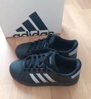 Adidas Schuhe mit UVP Berlin - Hohenschönhausen Vorschau