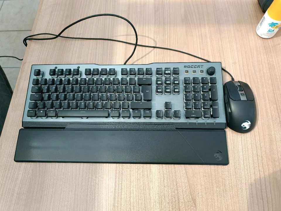 Roccat Tastatur mechanisch mit maus in Ostrhauderfehn