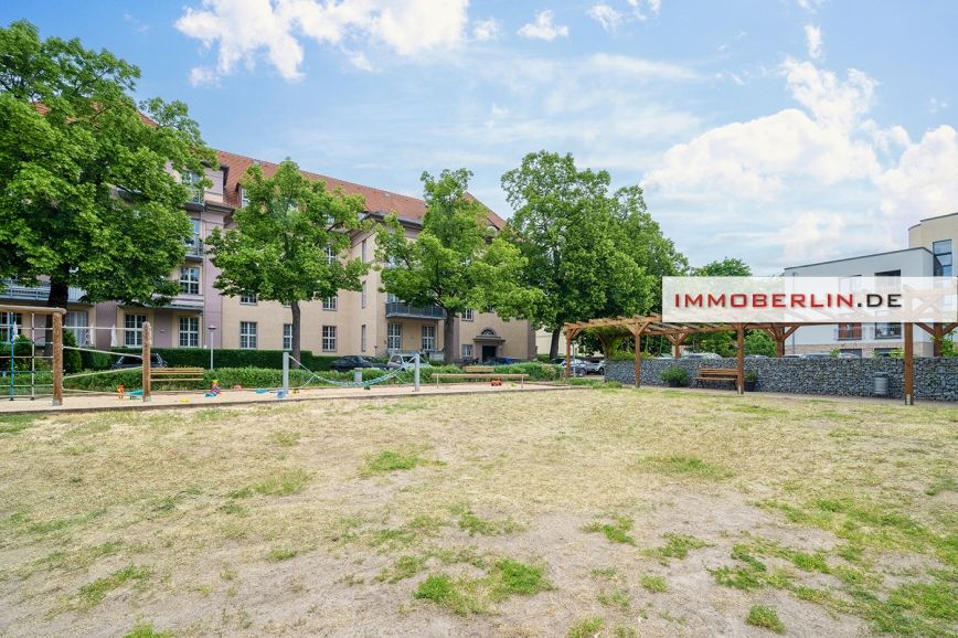 IMMOBERLIN.DE - Sanierte Altbauwohnung mit Südwestterrasse & Pkw-Stellplatz in Berlin