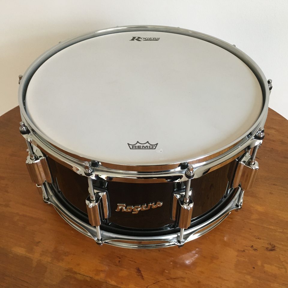 Rogers Dyna-Sonic Reissue Snare Drum in 14 x 6,5 black laquer in Stuttgart