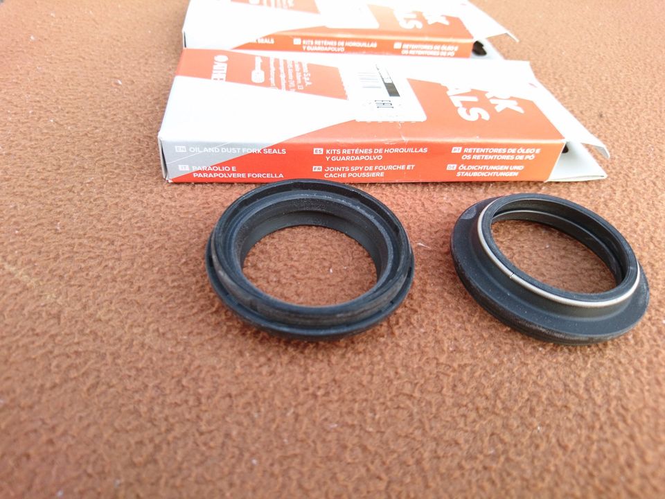 RS125 (95-98 MP) Athena Dichtungsringe Fork Seals, Öl und Staub in Frei-Laubersheim