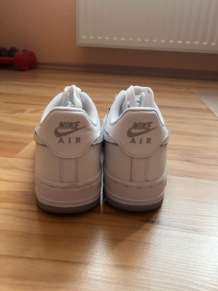 Nike Air Force Sneaker Gr.38 weiß-grau in Ritterhude
