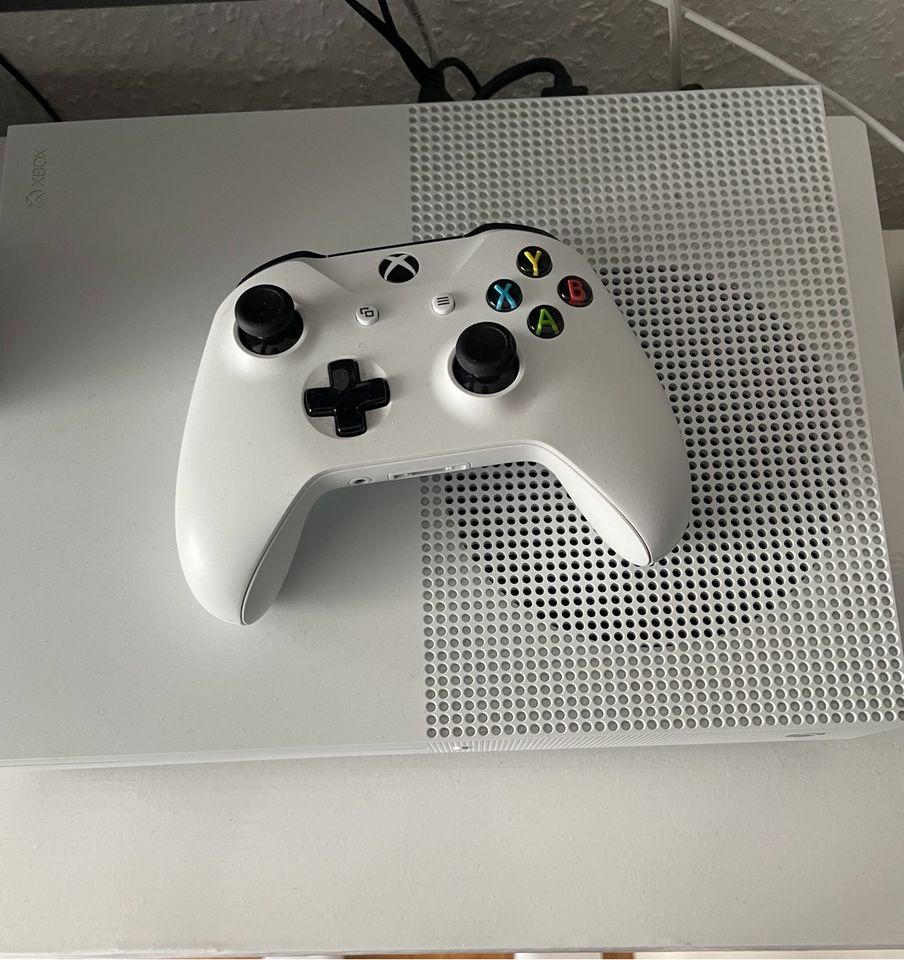 Xbox one zeigt kleines bild also bisschen defekt in Frankfurt am Main