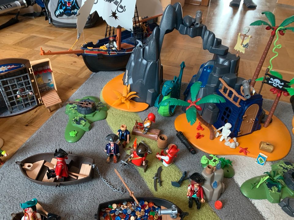 Großes Playmobil Piraten Set mit Schiff in Berlin