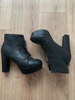 Stiefel/Stiefeletten Nordrhein-Westfalen - Finnentrop Vorschau