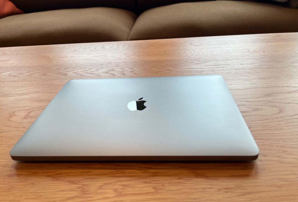 MacBook Pro 13" M1 Touchbar 8C 1TB SSD 16GB RAM OVP - Top Zustand in Köln