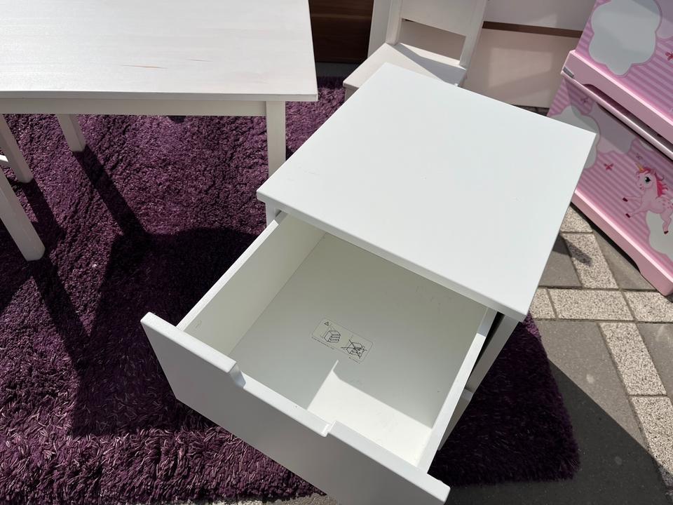 Kinderzimmer zwei Betten, Kommode Mondo, Schrank, Teppich uvm. in Magdeburg