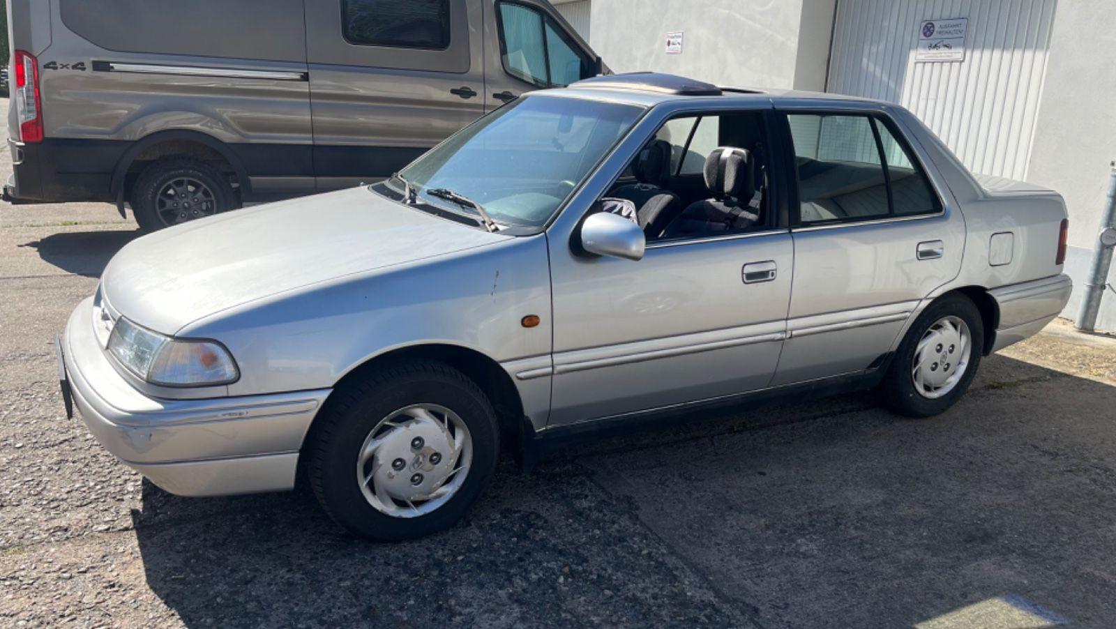 Abbildung des Autos Hyundai Pony 1,5 GLSi  e…