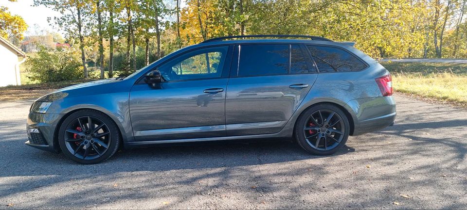 Skoda Octavia Combi 2.0 TDI RS in Altenstadt