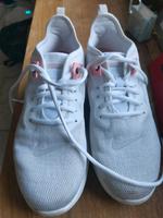 NIKE Damen Schuh Flex TR9 Größe 41 wie neu Nordrhein-Westfalen - Essen-Fulerum Vorschau