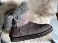 UGG Bailey Button grau 42 Hessen - Sulzbach Vorschau