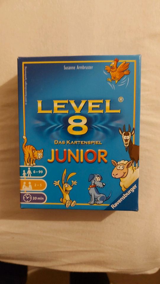 Level 8 Junior, Board Game