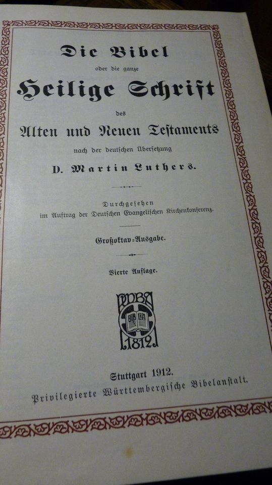 Bibel von 1912 geprägter Einband guter Zustand,Schuber in Gemünden