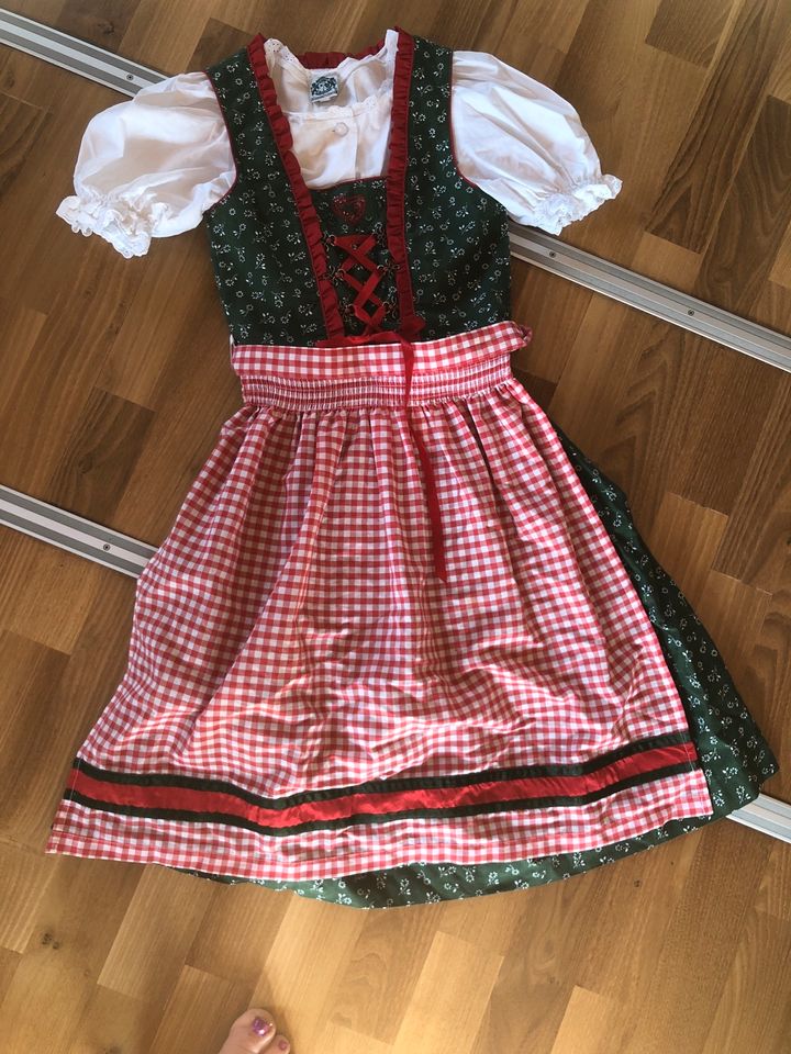 Dirndl 134 140 oder 140 oder 146 in Wehrheim