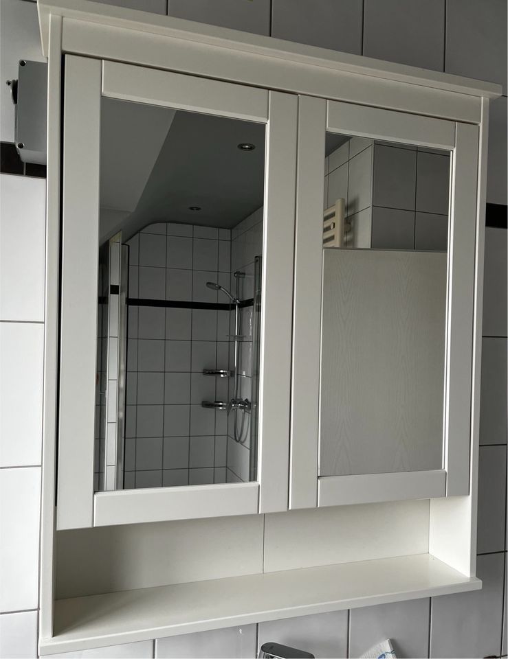 Badezimmerspiegelschrank mit Steckdose, Bad, Schrank in Schwalmtal