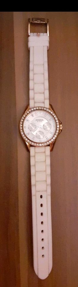 Damen-Armbanduhr von Fossil in Solms
