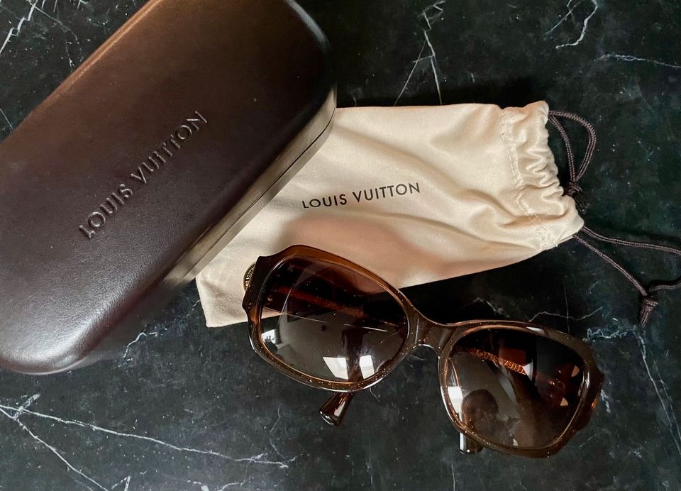 LOUIS VUITTON Sonnenbrille in Meerbusch