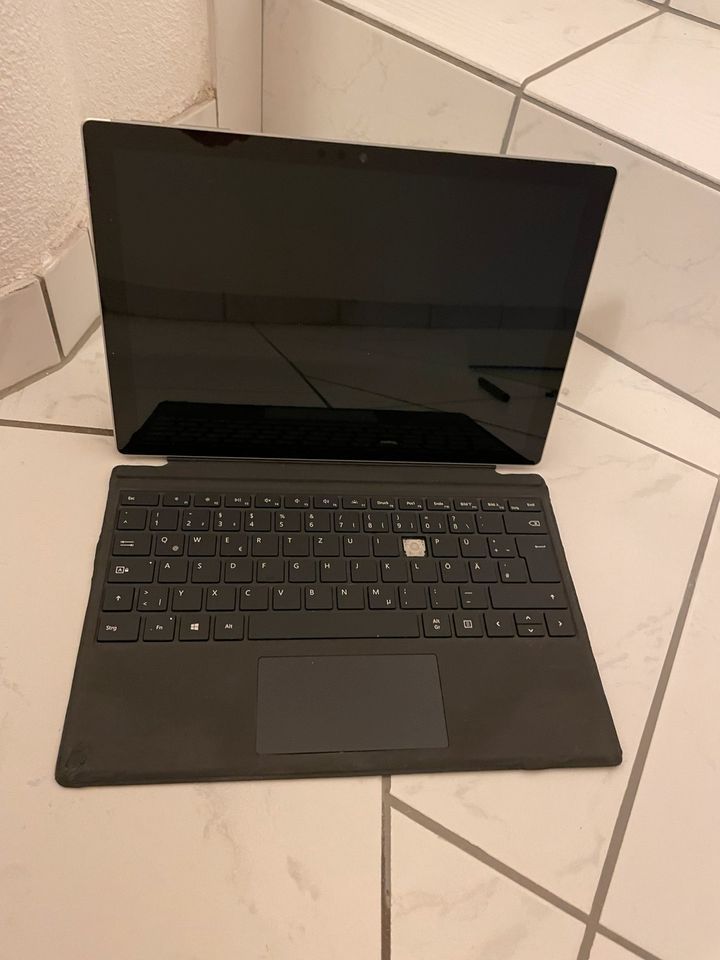 Microsoft Surface Pro (12,3 Zoll) 2-in-1 Tablet in München