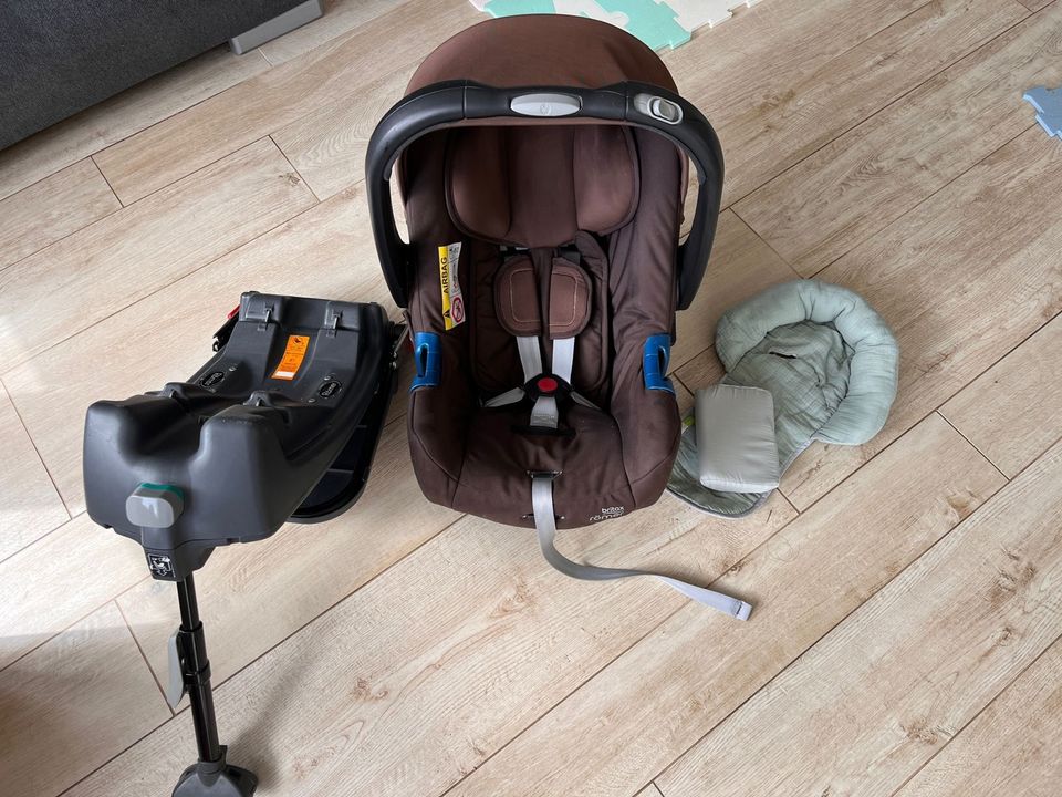 Babyschale incl. Isofix und Newborn Einsatz Britax Römer in Ilmmünster