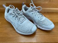 NIKE Sportschuhe in Gr. 38 / Innenlänge 24cm Brandenburg - Schwarzheide Vorschau