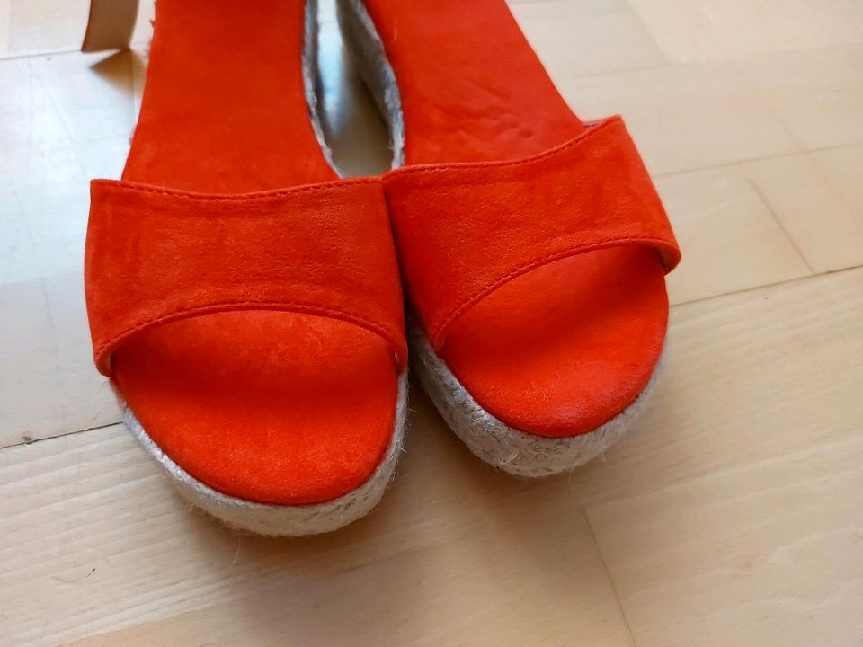 NEU Cox Espandrille Sandalen Flats Wedges Keil Orange rot 38 in Köln