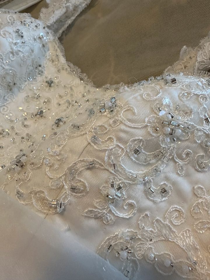 Hochzeitskleid Brautkleid ivory große Größe in Wachtendonk