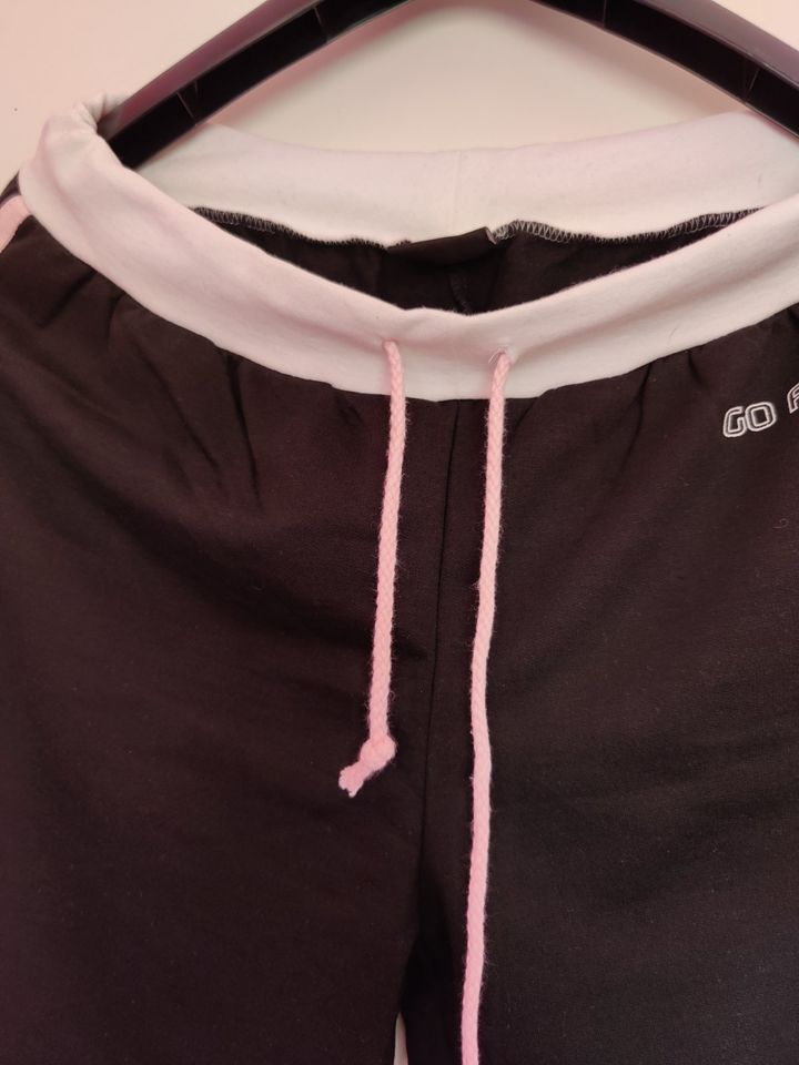 Sporthose schwarz/rose/weiß-3/4 Größe 40-L- in Tellingstedt