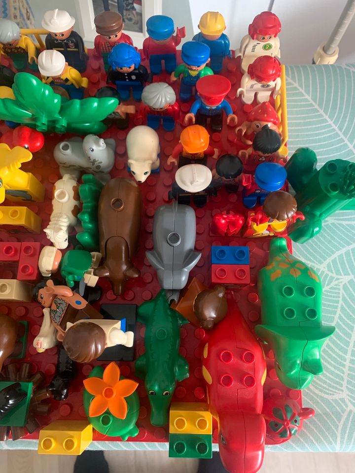 Lego Duplo ca 30 Figuren/ viele Sondersteine und ähnliches in Hagen