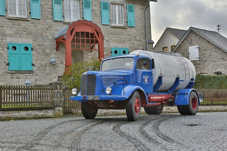 Mercedes Spitzhauber Ersatzteile Reparatur Wartung Oldtimer LKW in  Rheinland-Pfalz - Selters, Nutzfahrzeugteile & Zubehör