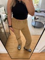 Beige Cordhose von Levi’s, Schlaghose, Größe 28 Nordrhein-Westfalen - Olpe Vorschau