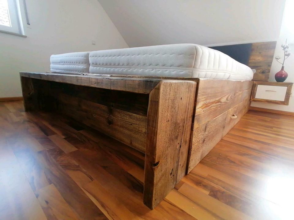 Individuell gerfertigte Betten aus Altholz / Gerüstbohlen in Dresden