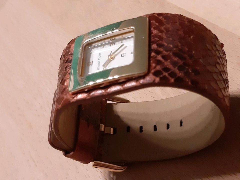 Etienne Aigner Darmenuhr, Armband aus Leder,  Farbe Kupfer, Fotos in Unna