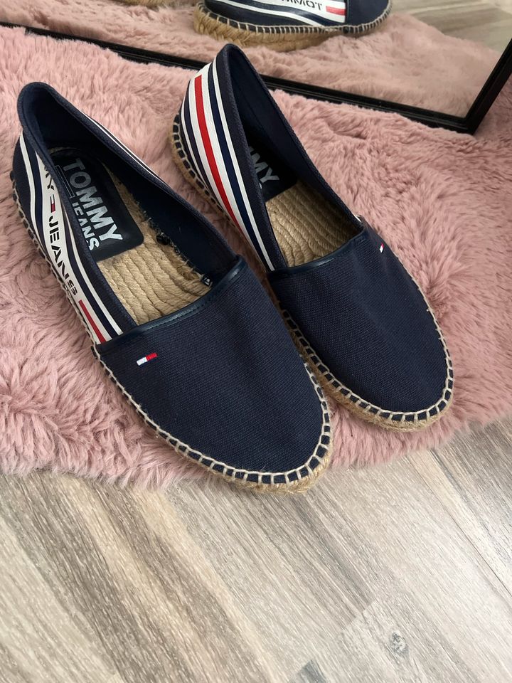 NEUW Tommy Hilfiger Sneaker in Kreuztal