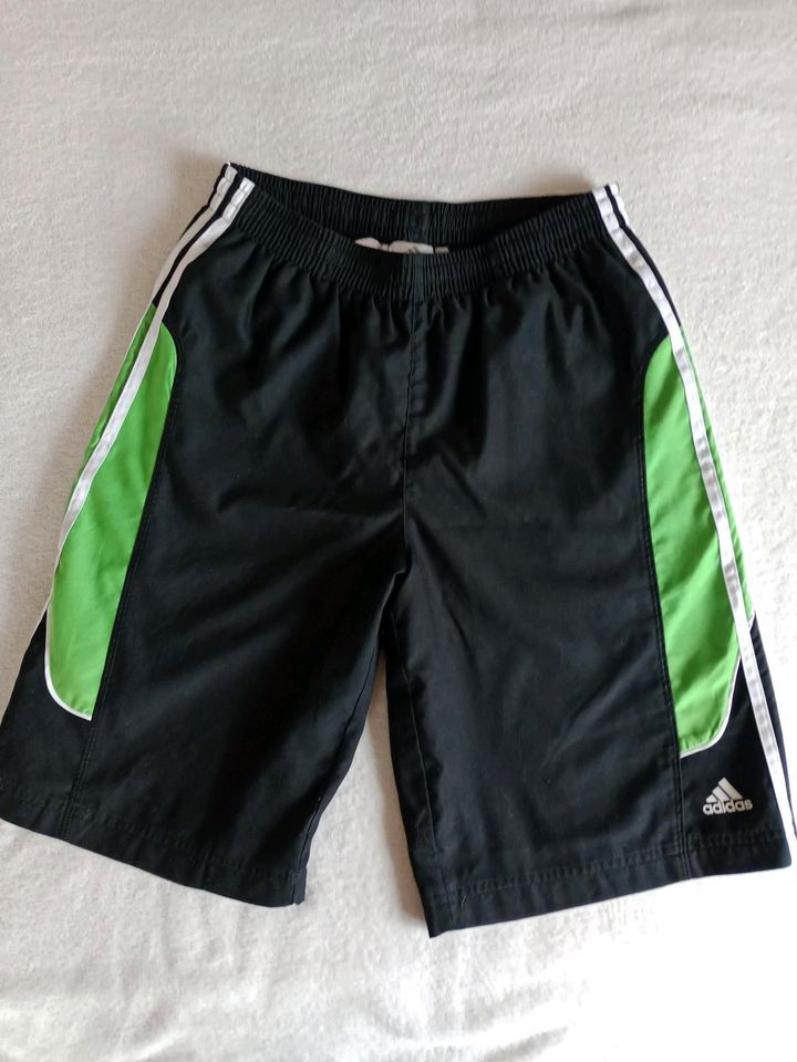 Adidas Hose kurz Gr.176 climalite in Hessen - Münchhausen | eBay  Kleinanzeigen ist jetzt Kleinanzeigen