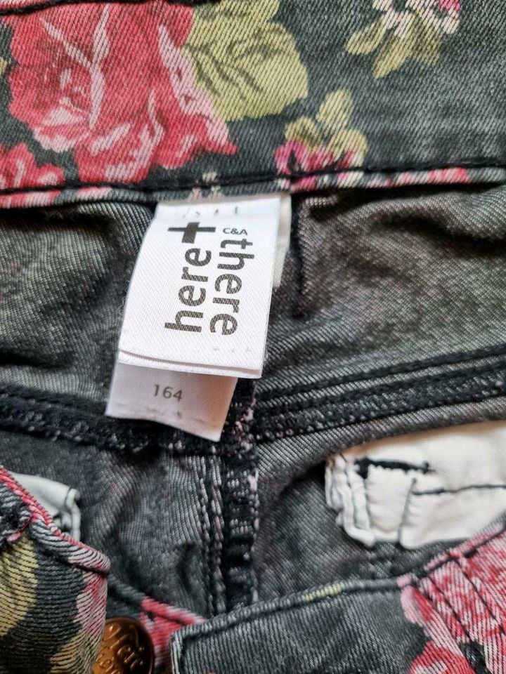 2 Jeans in Gr. 164 mit Blumen pro Jeans 3 € beide für 5€ in Wienhausen