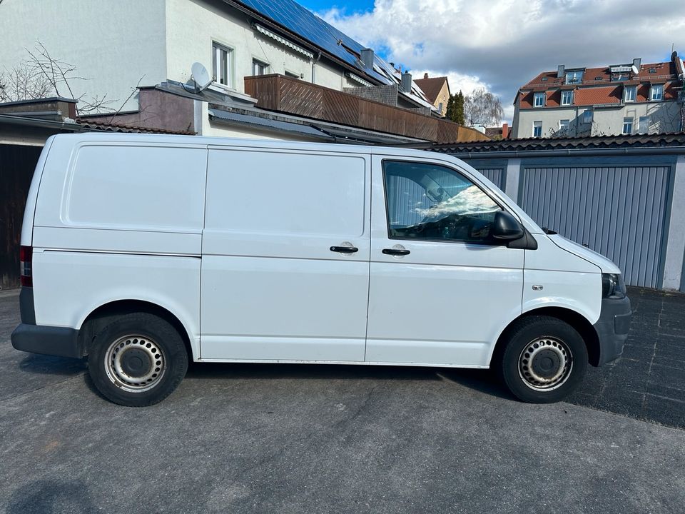 VW T5 Transporter in Nürnberg (Mittelfr)