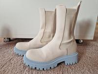 Boots beige mit blauer Sohle, Gr. 37, Catwalk Nordrhein-Westfalen - Werne Vorschau