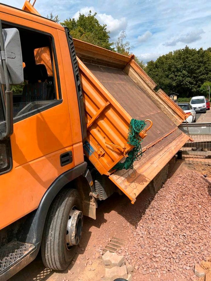 Liefern  von Kies, Sand, Schotter, Gartenerde, Splitt etc. in Beckingen