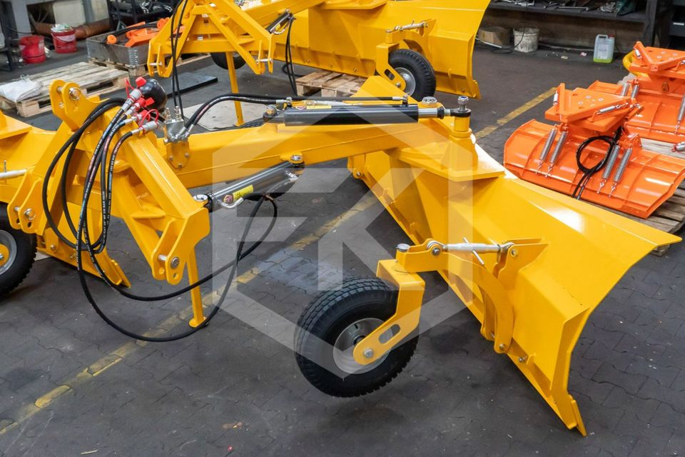 Planierschild Grader Wegehobel Schlepper Traktor Wegegerät in Dietramszell
