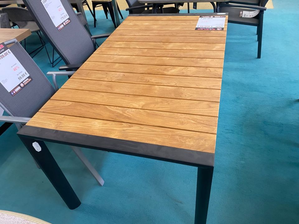 Best Gartenmöbel / Tisch / Gartentisch Paros Teakholz statt 1450€ in Zeitz